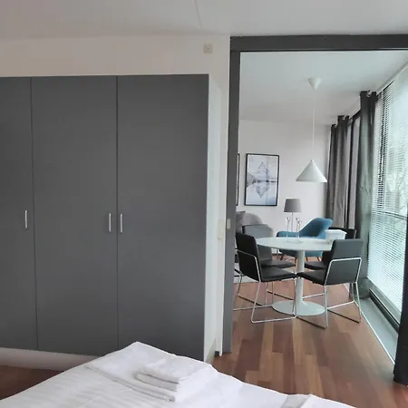 Apartment Center 220 *