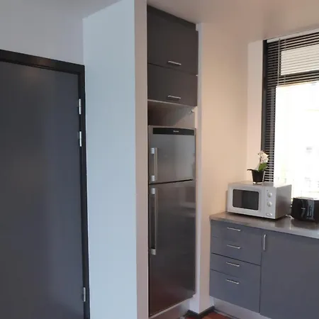 Apartment Center 220 *